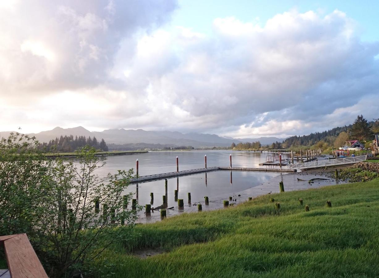 Wheeler On The Bay Lodge And Marina Екстериор снимка